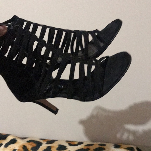 Rebeca Sanver caged high heels - Picture 2 of 9